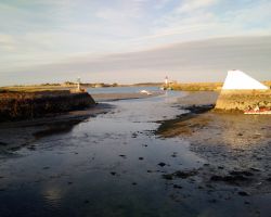 St Vaast entrance dries at low water!