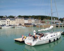 St-Valerie-en-Caux-visiting-boat-small