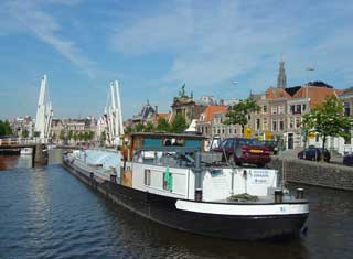 A barge joins our convoy at the Gravestenenbrug
